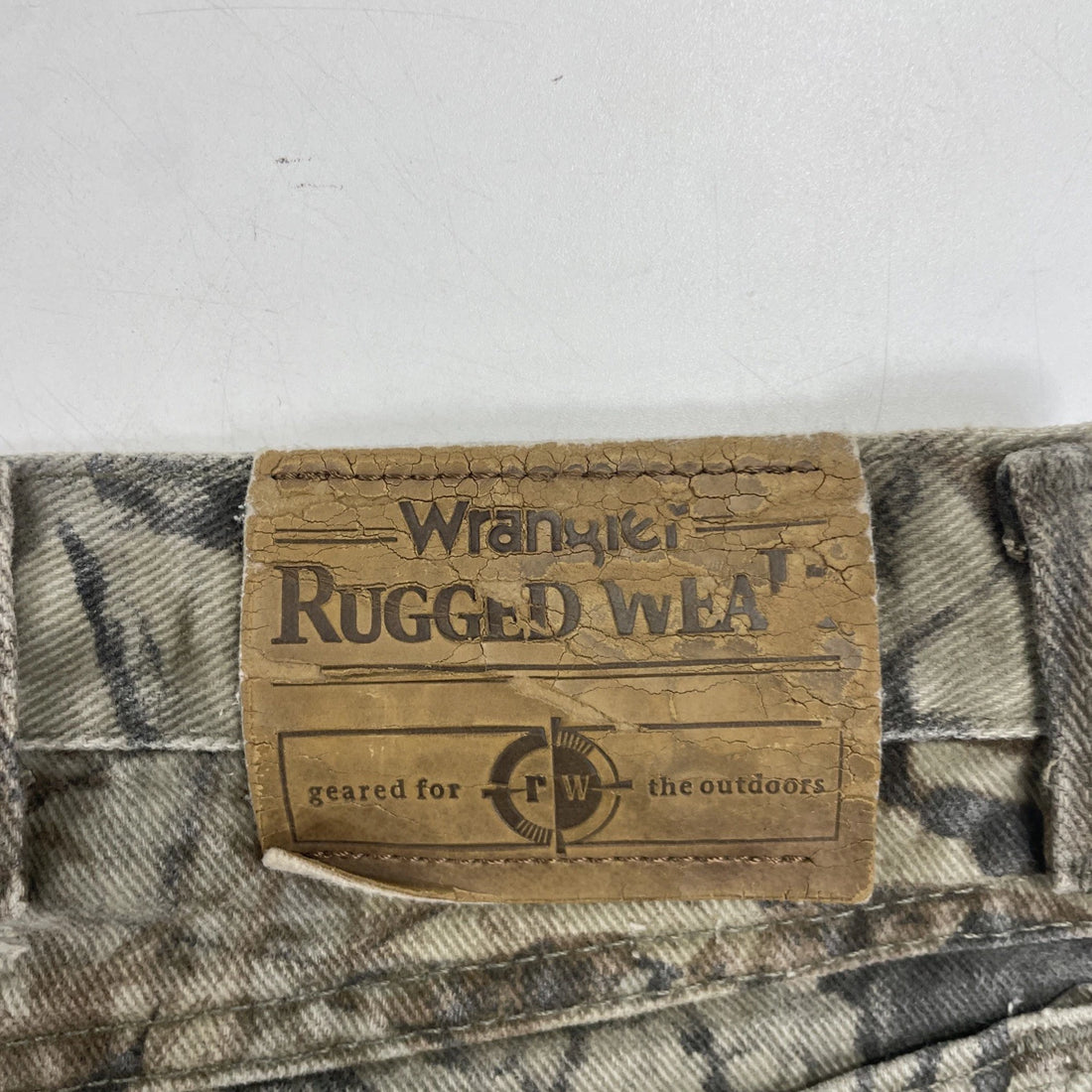 Vintage Wrangler Rugged Wear Realtree Hardwoods Camo Pants Size 36 X 32.5