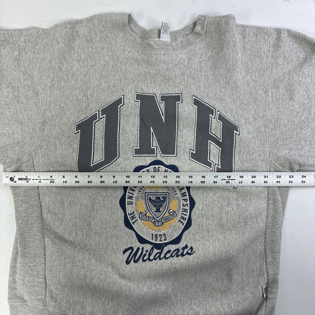 Vintage UNH Wildcats Crest Crewneck Sweatshirt Size Large 90s NCAA