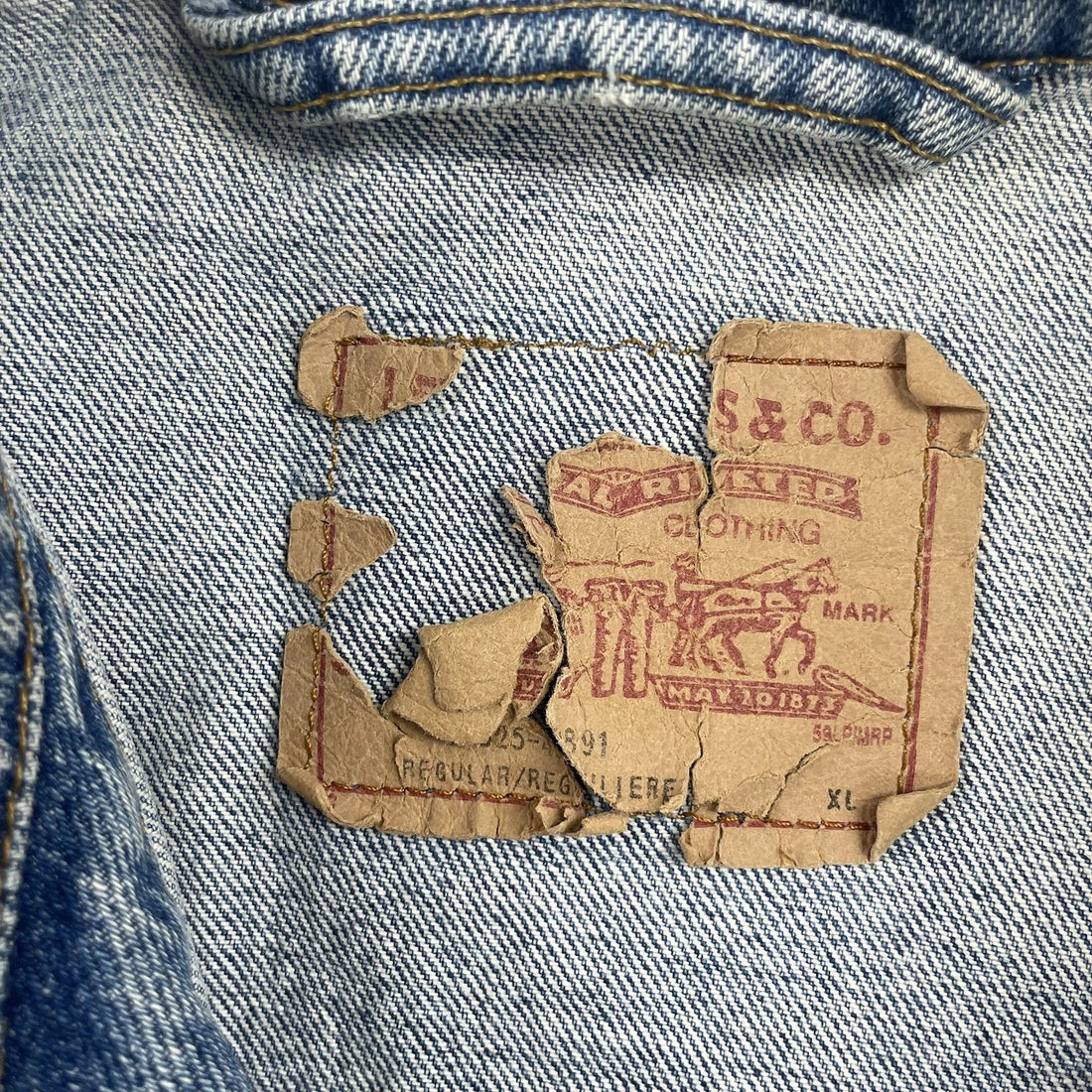 Vintage Levi's Strauss & Co Denim Jean Jacket Size XL 75525-4891