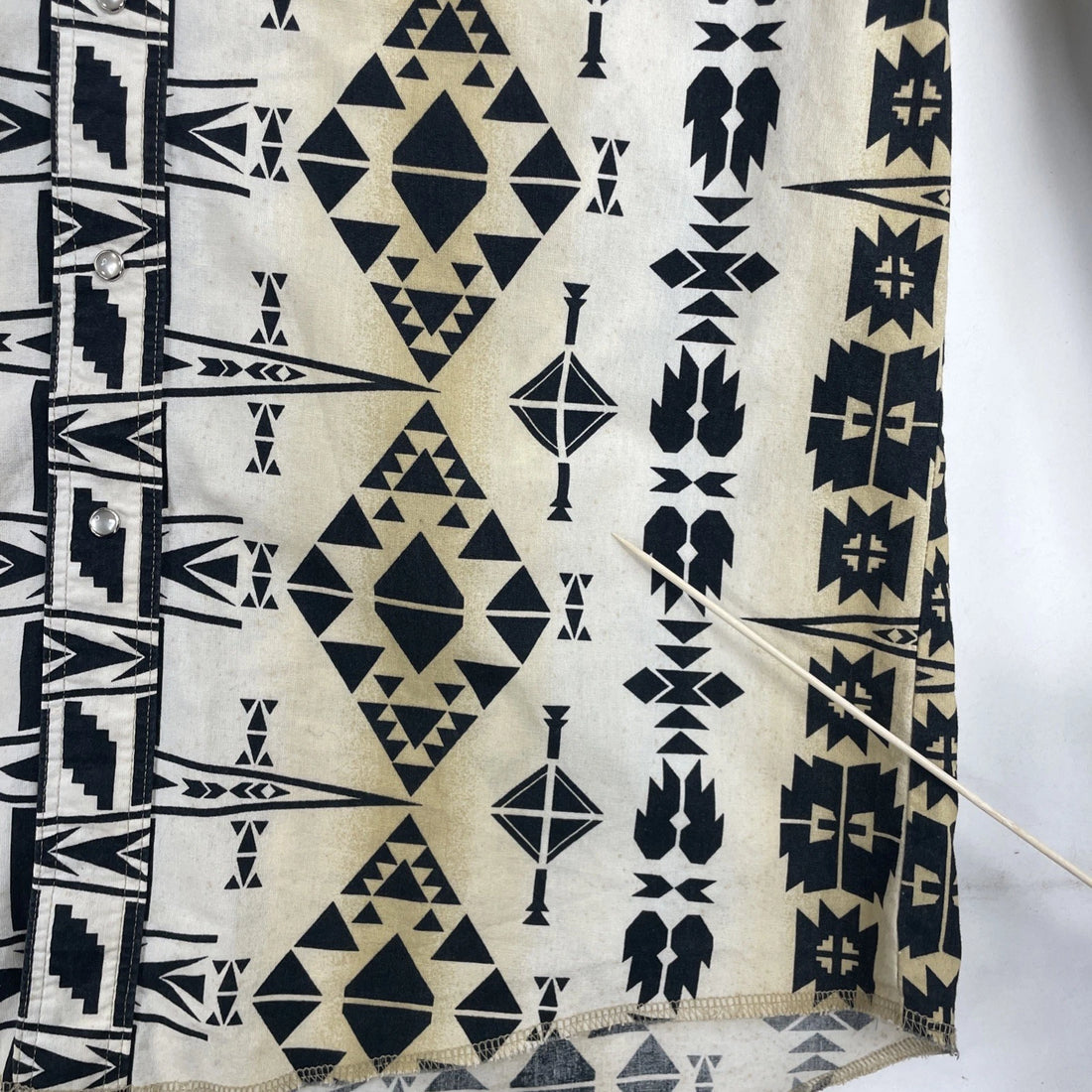 Vintage Wrangler Pearl Snap Shirt Size Large Western Aztec