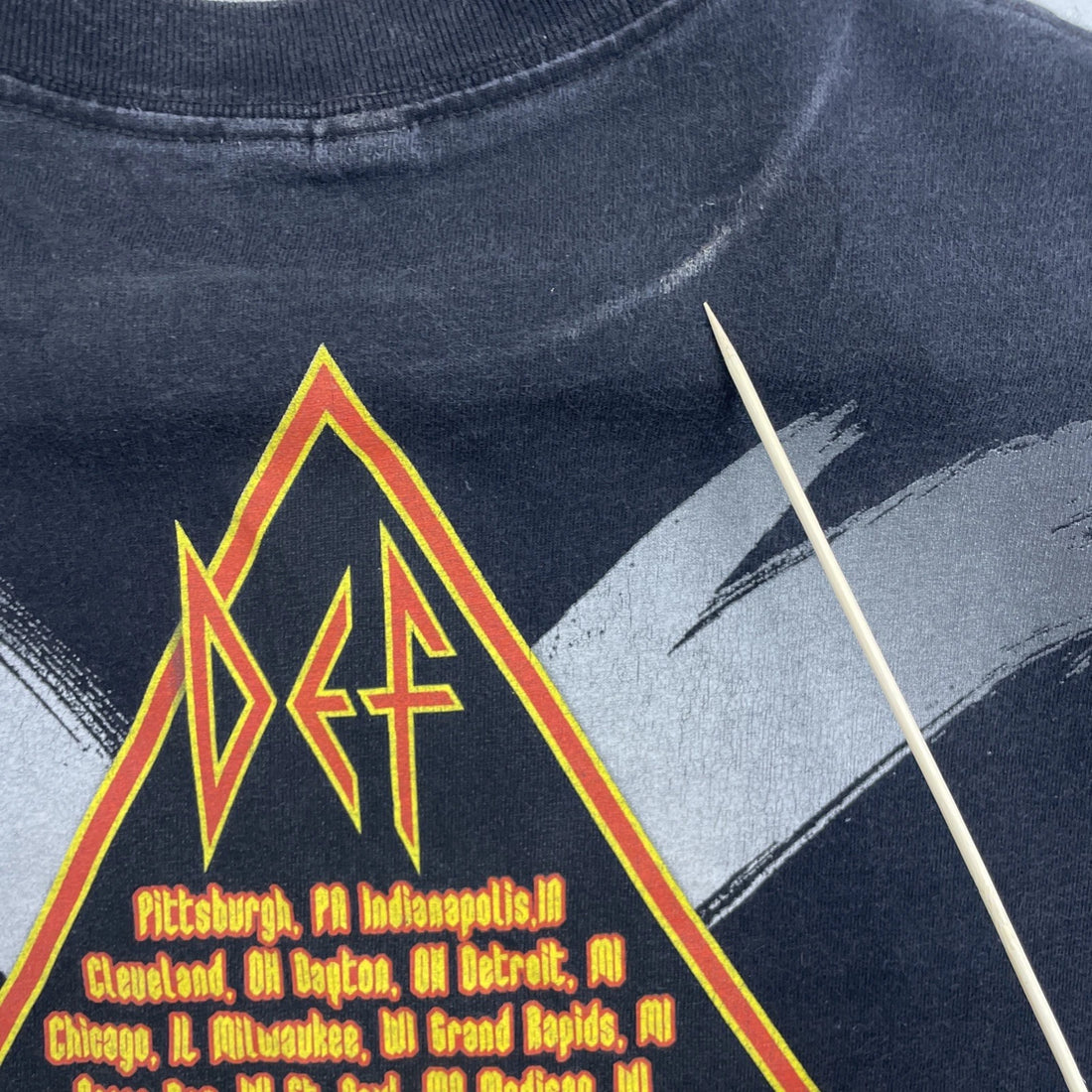 Vintage Def Leppard Tour T-Shirt Size Large Band Tee 2002