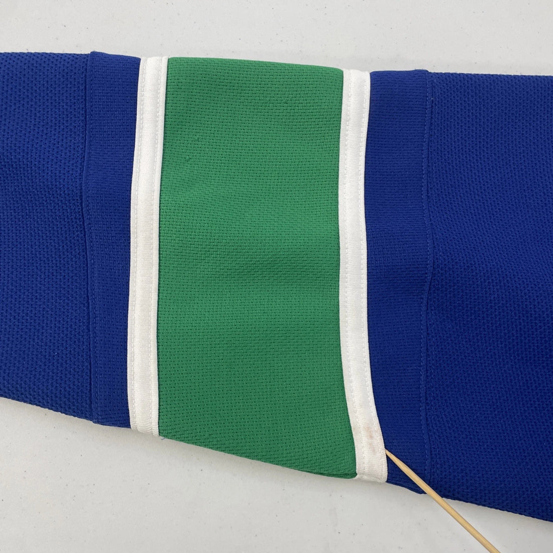 Vancouver Canucks Reebok Jersey Size Medium NHL