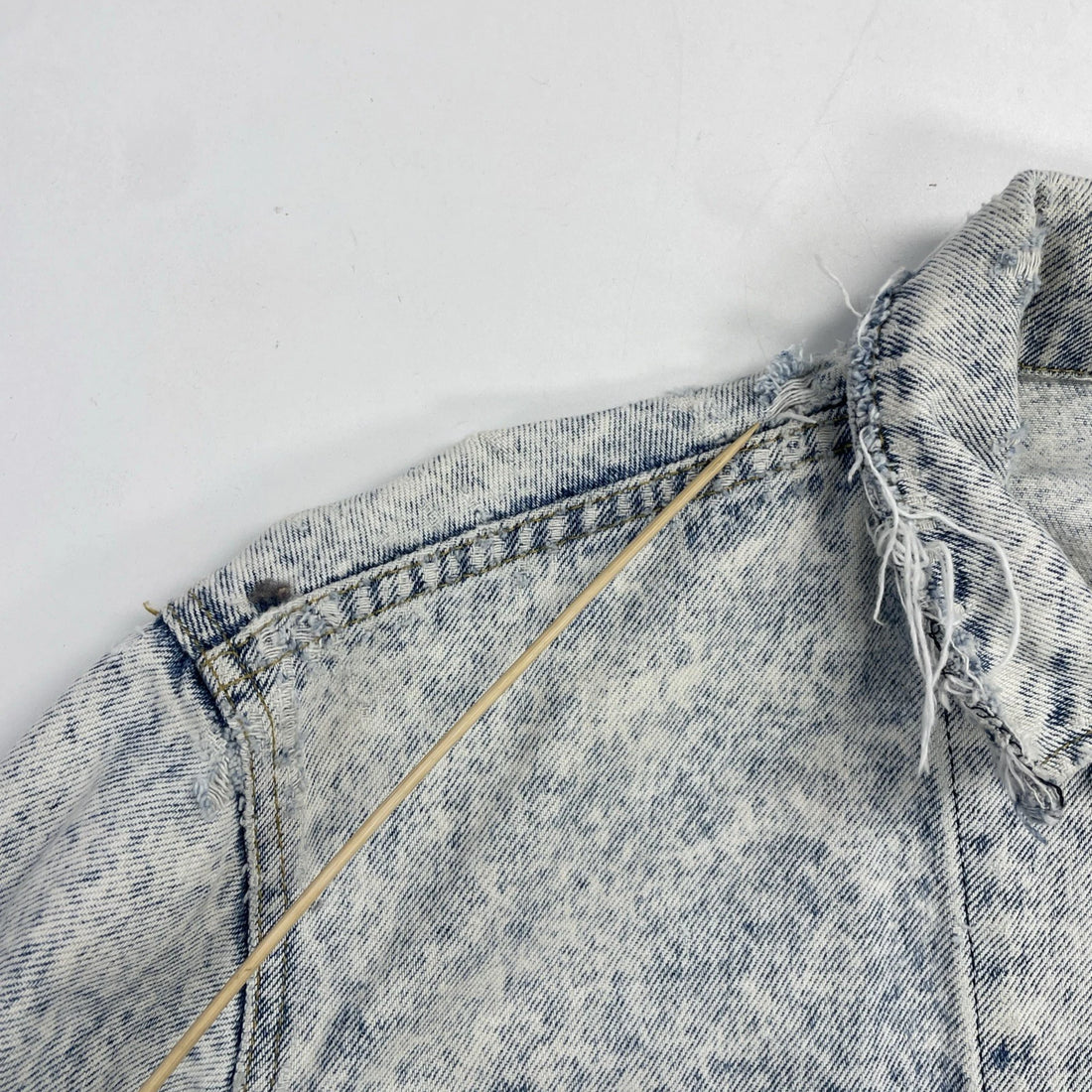 Vintage Lee Acid Wash Denim Trucker Jacket Size Medium PATD 153438 Distressed