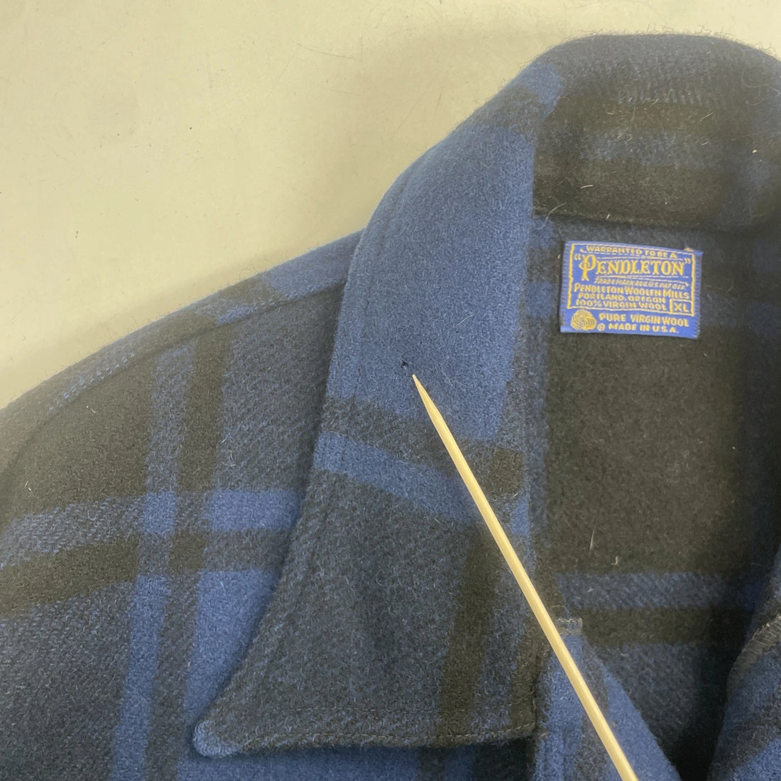 Vintage Pendleton Wool Hunting Shirt Jacket Size XL Blue Plaid Mackinaw