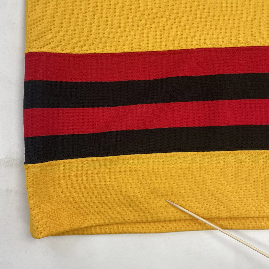 Vintage Chicago Blackhawks Starter Hockey Jersey Size Medium Gold NHL
