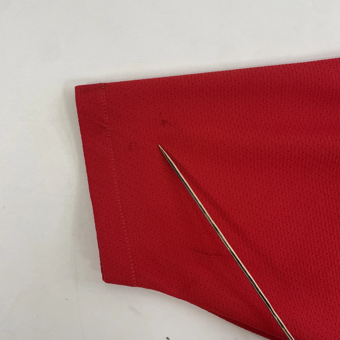 Vintage Minnesota Wild CCM Jersey Size Medium Red Centre Ice NHL