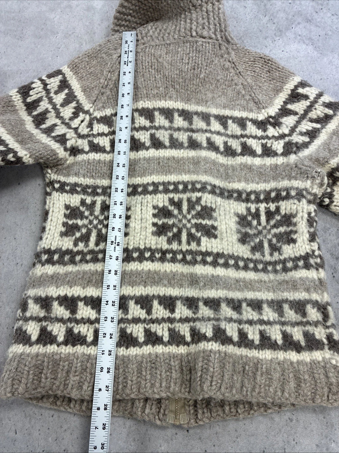 Snowflake Fair Isle Wool Knit Cowichan Sweater Size Medium Vintage