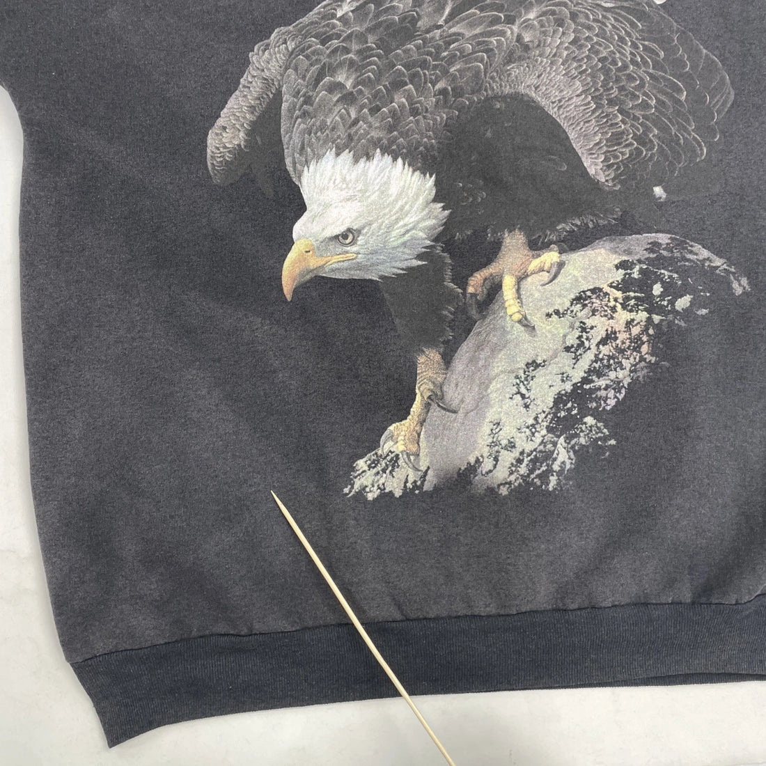 Vintage Eagle Calgary Canada Crewneck Sweatshirt Size Medium Nature