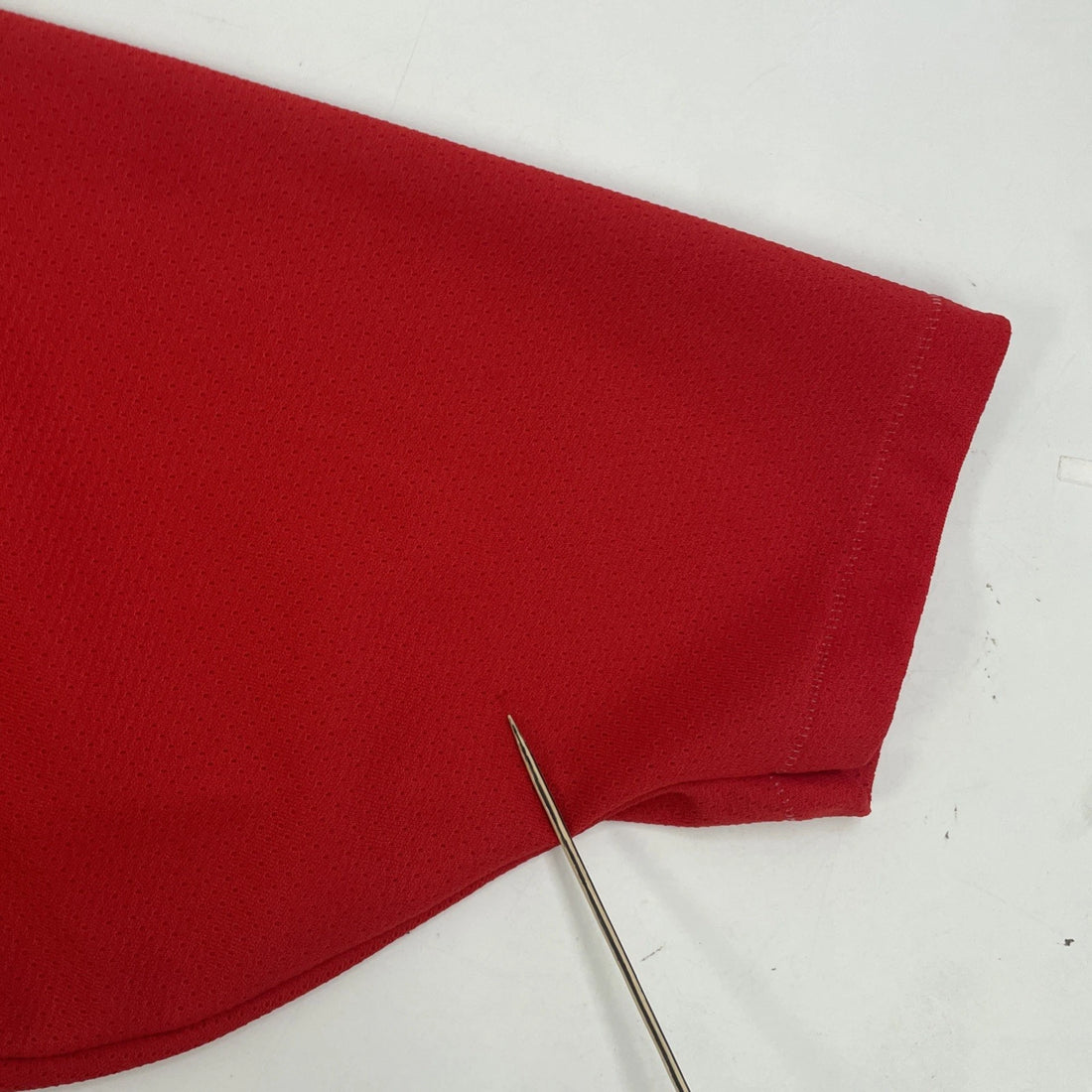 Vintage Minnesota Wild CCM Jersey Size Medium Red Centre Ice NHL