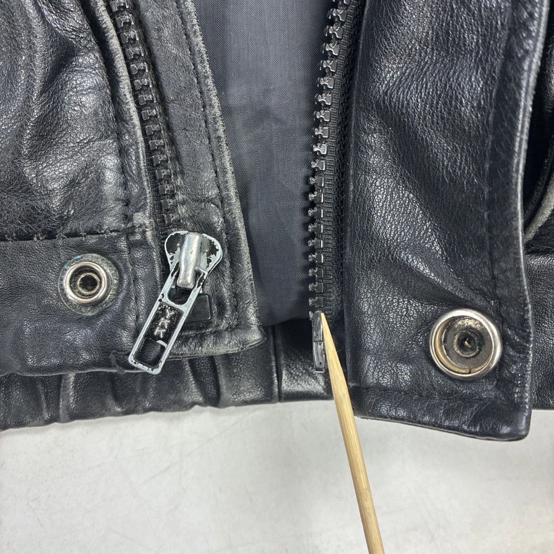 Outpost II Leather Bomber Jacket Size Large Black
