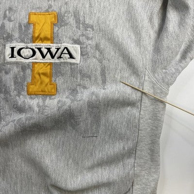 Vintage IOWA Hawkeyes Sweatshirt Crewneck Size Large NCAA