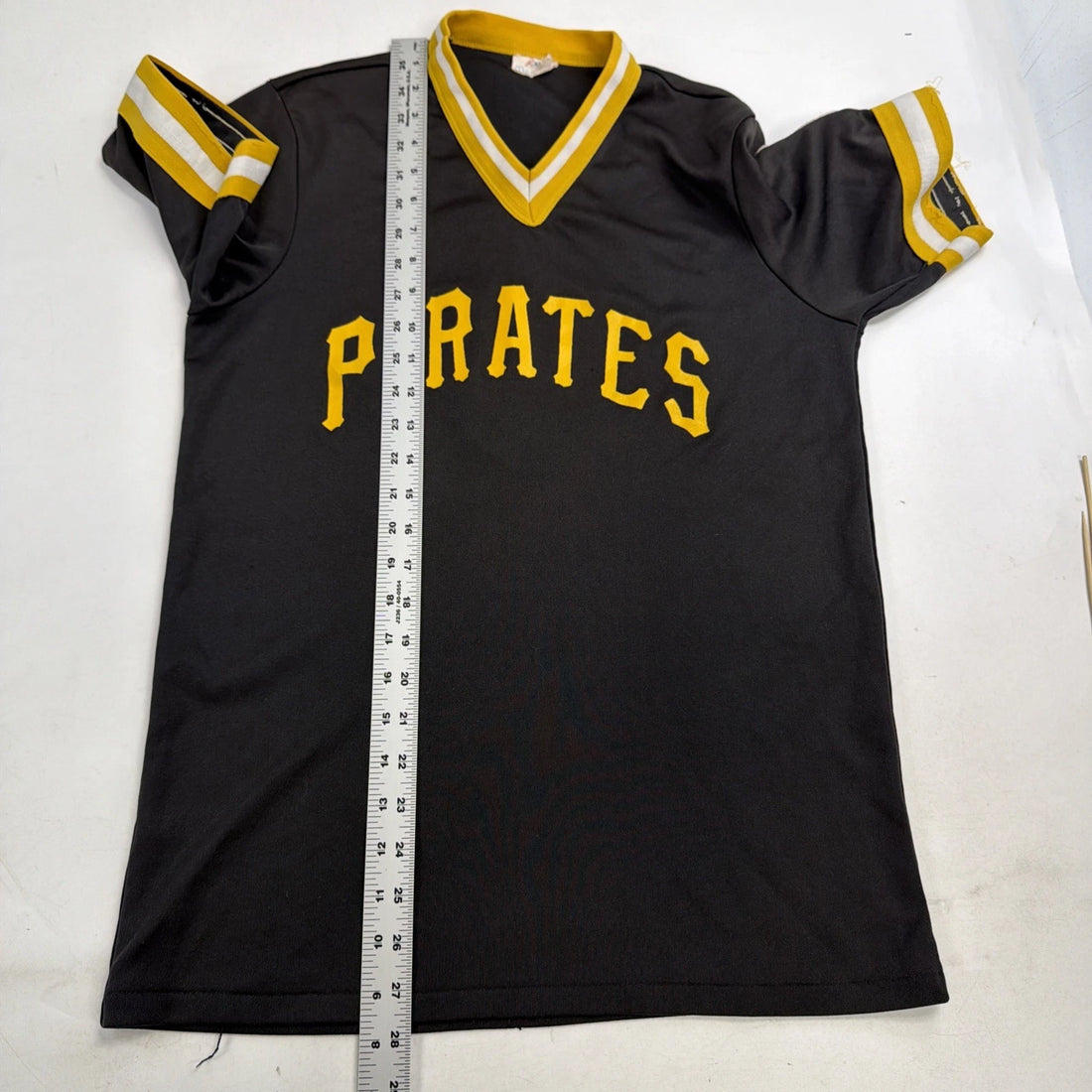 Vintage Pittsburgh Pirates Majestic Jersey Size Small #9 MLB