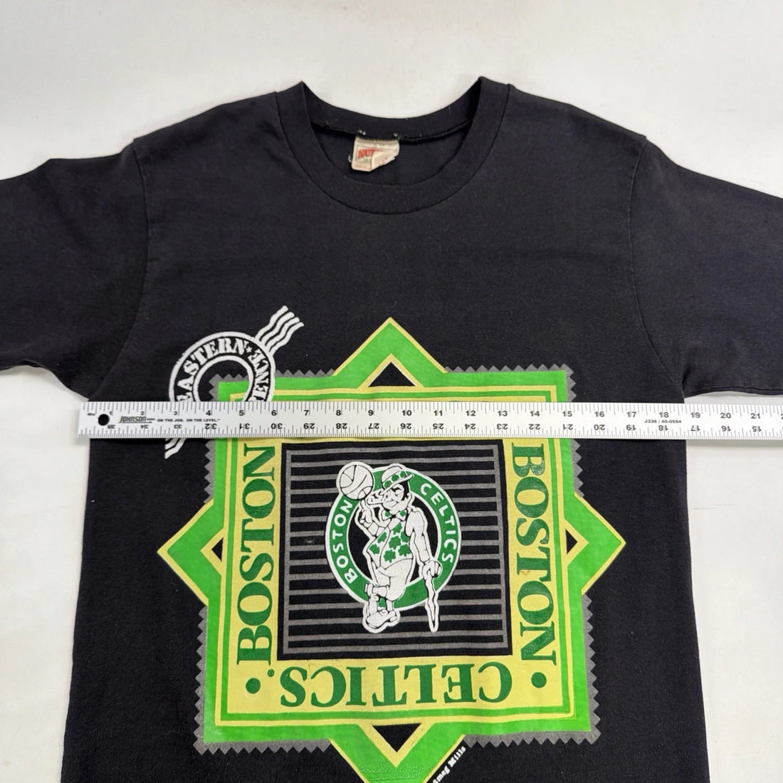 Vintage Boston Celtics Nutmeg T-Shirt Size Medium 90s NBA
