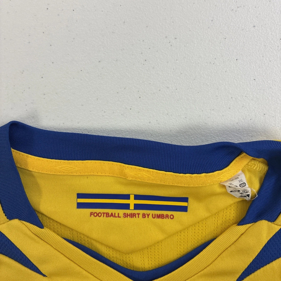 Sweden Umbro Soccer Football Jersey Size XL FIFA