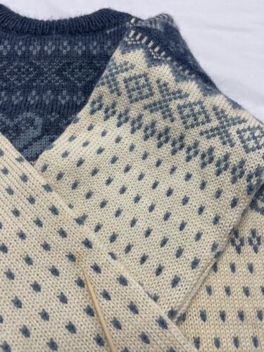 Vintage Dale Of Norway Wool Knit Sweater Size Medium Snowflake Print Made Norway