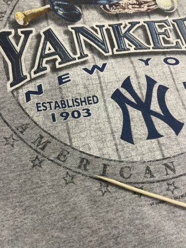 Vintage New York Yankees T-Shirt Size 2XL Gray 2005 MLB