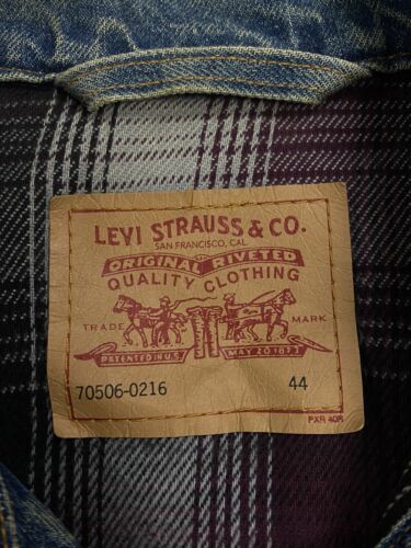 Vintage Levi's Denim Trucker Jacket Size 44 90s Made USA Plaid Lined