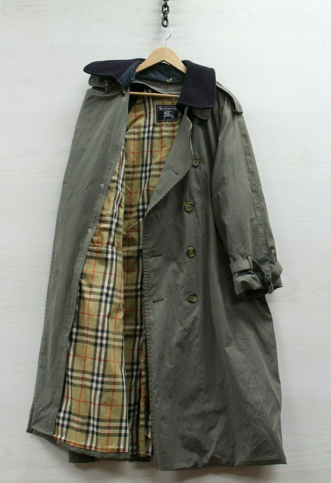 Vintage Burberrys Trench, Is this real?
