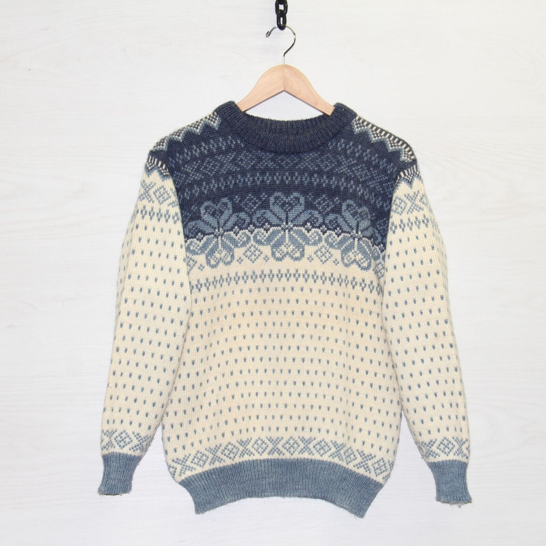Vintage Dale Of Norway Wool Knit Sweater Size Medium Snowflake Print Made Norway